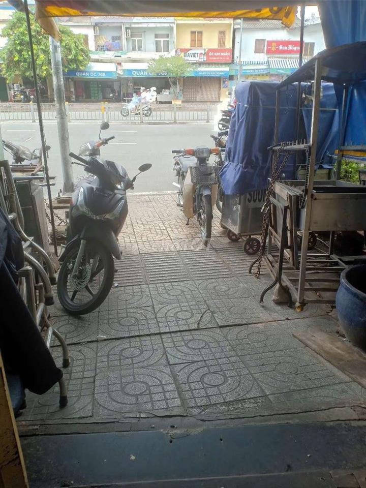 Bán gấp nhà mặt tiền Phạm Văn Chí giá thương lượng