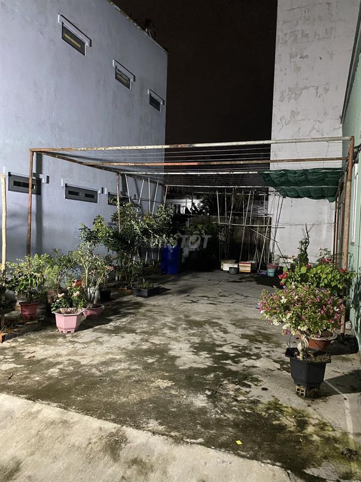 Cho thuê sân 60m2, gần cầu Phước Long