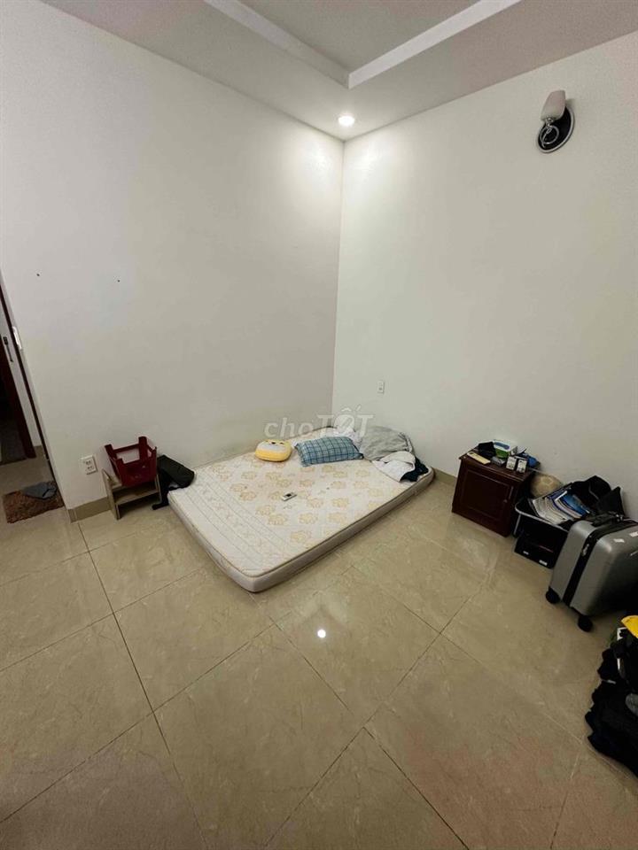 Cho thuê 2 phòng, nội thất cơ bản