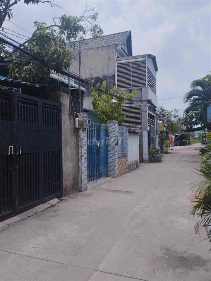 cần bán nhà cấp 4. 77m thổ cư. hẻm xe hơi