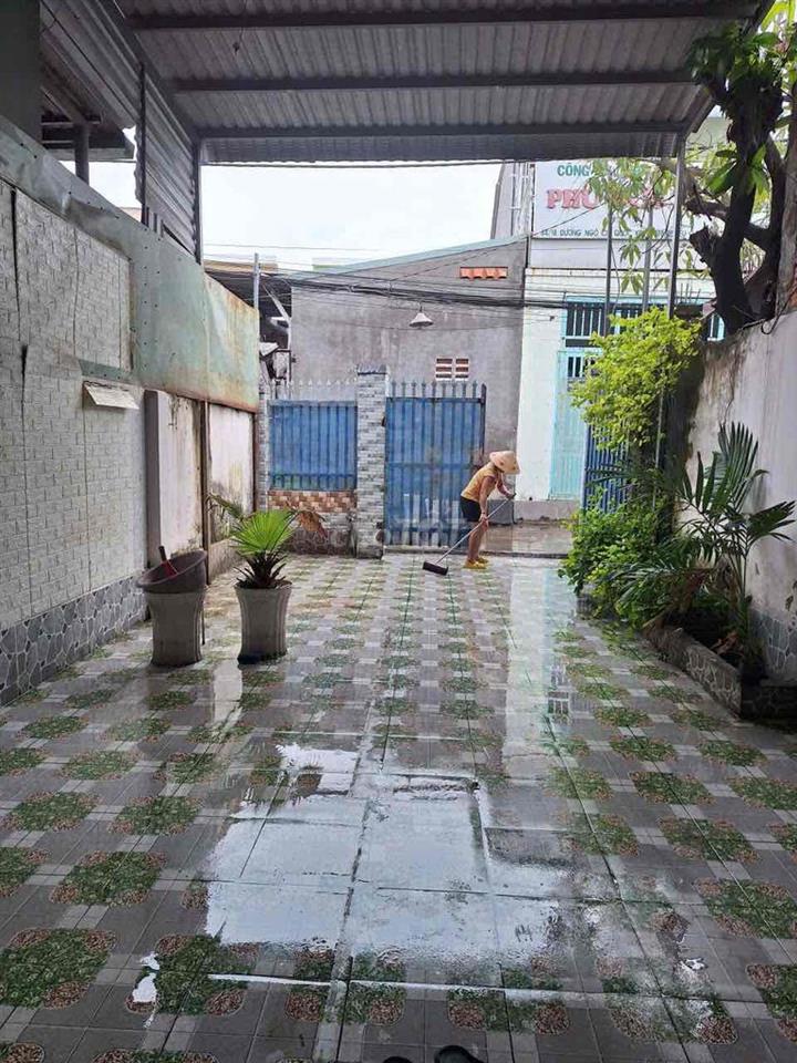 cần bán nhà cấp 4. 77m thổ cư. hẻm xe hơi