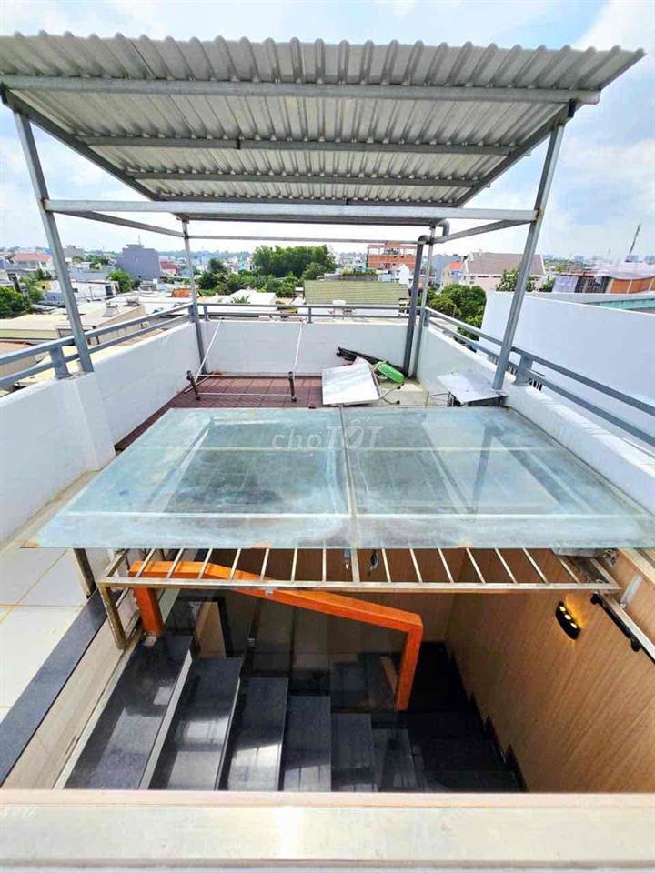 cần bán gâp nhà đep, khu dân cư yên tĩn