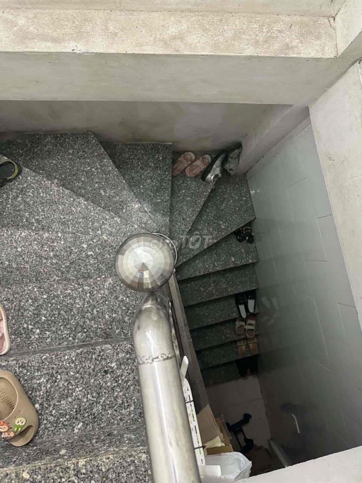 Nhà ở đê Trần Khát Chân 5 tầng đầu ngõ