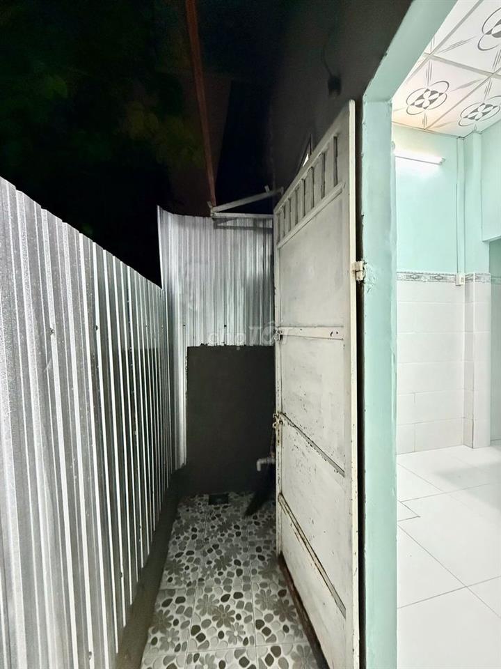 Bán nhà cấp 4 sổ riêng ngay trường Trịnh Hoài Đức