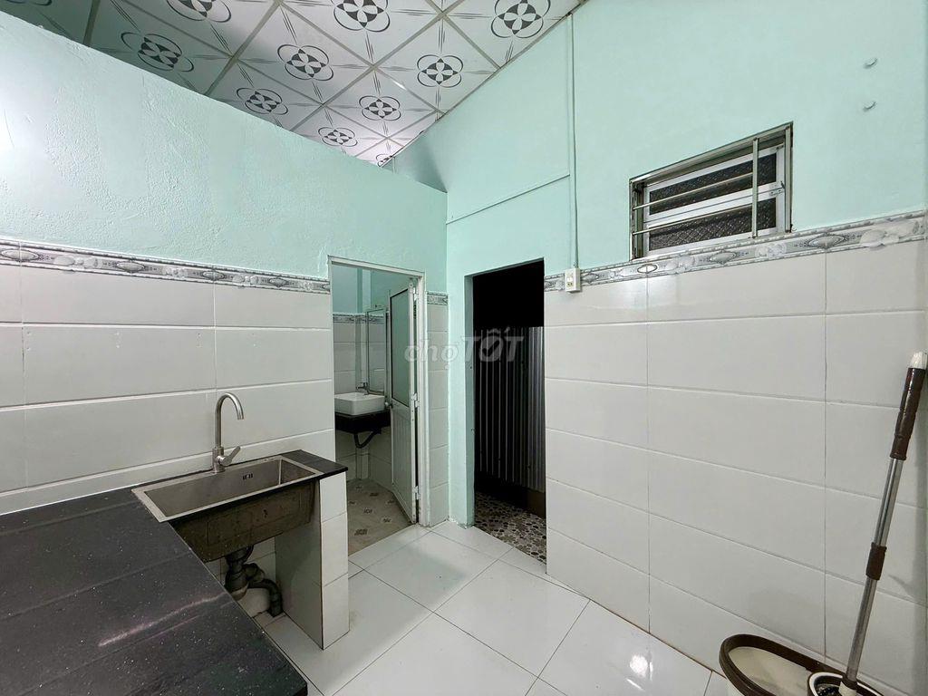 Bán nhà cấp 4 sổ riêng ngay trường Trịnh Hoài Đức