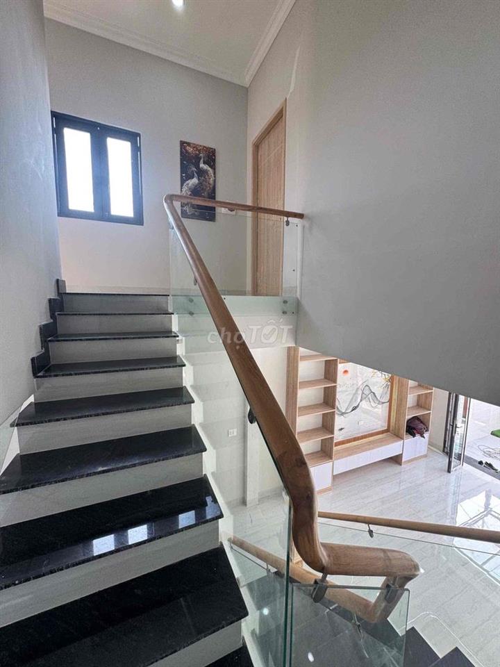 Bán Nhà Mới Xây Phong Cách Hiện Đại