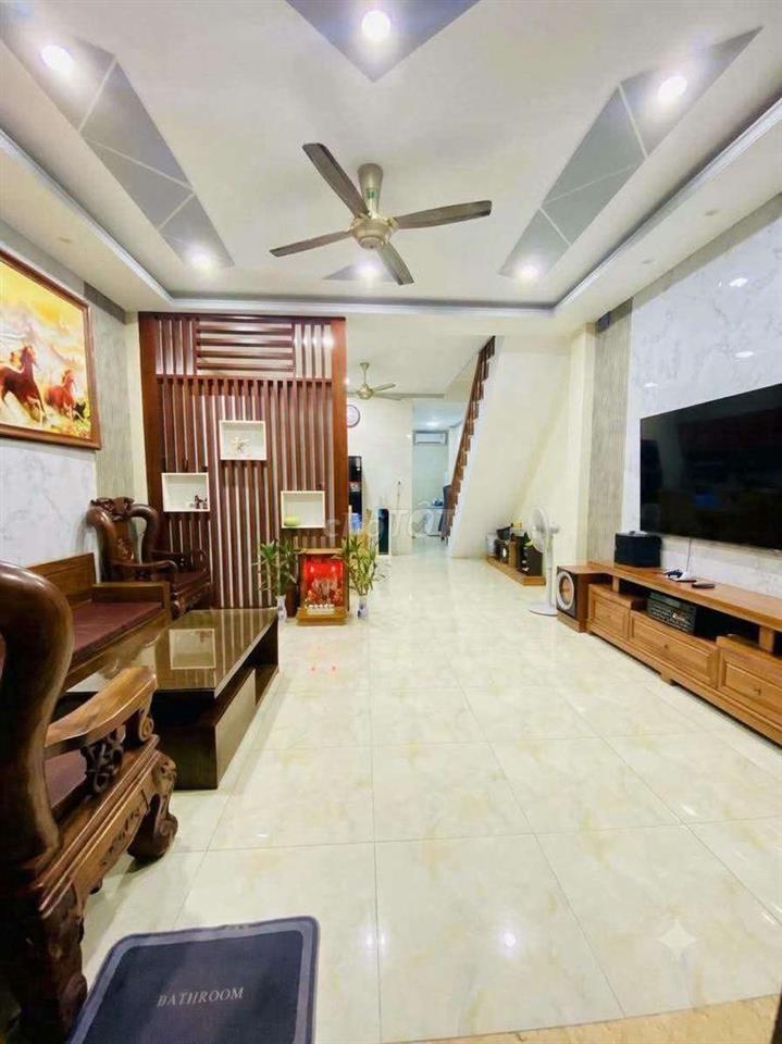 Nhà 1 Trệt 2 Lầu - Ở Ngay - Cần Bán Nhanh Giá Tốt