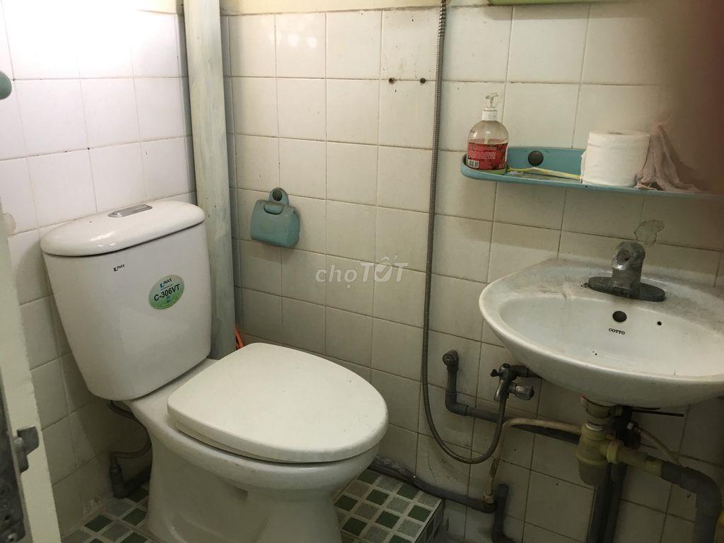 Phòng như hình gần chợ Bà Chiểu có WC riêng, ban công phơi đồ riêng 