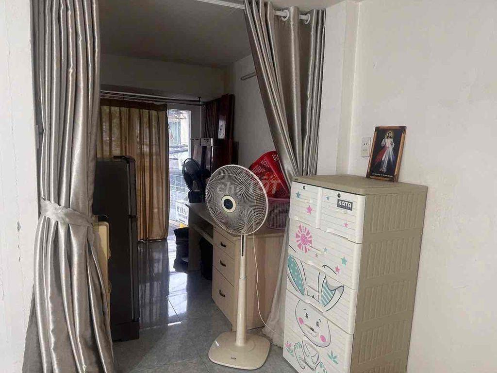 Cho thuê nhà Nguyên Căn mặt tiền Chợ giá rẽ.