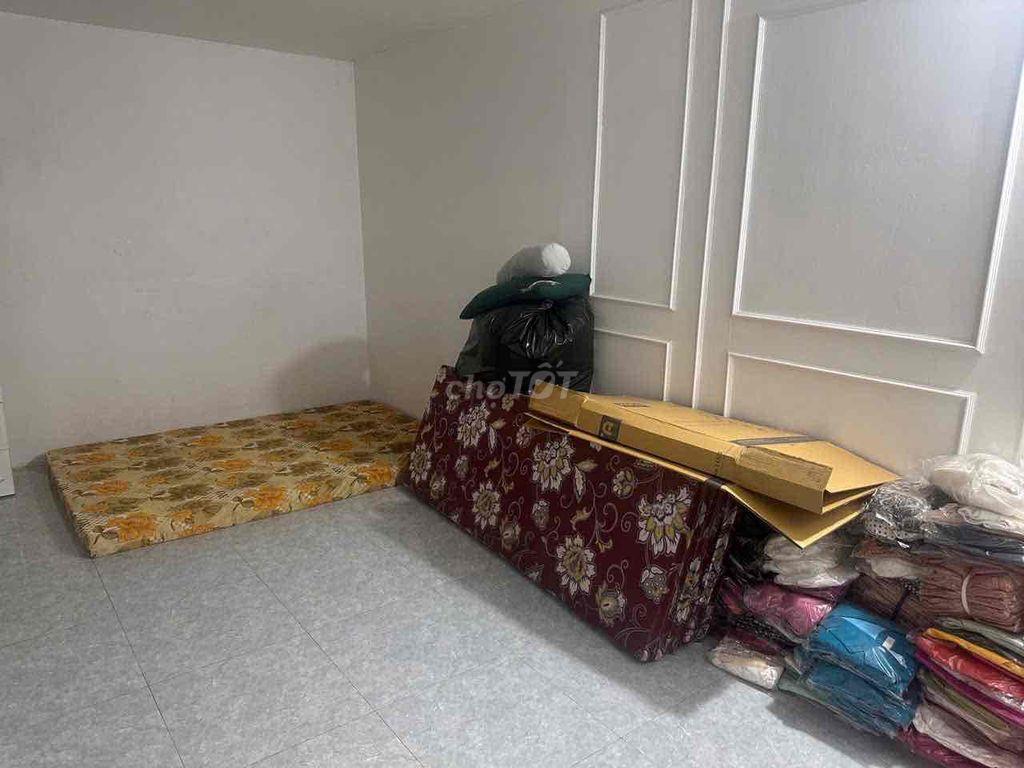 Cho thuê nhà Nguyên Căn mặt tiền Chợ giá rẽ.