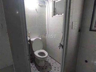 cho thuê phòng ban công thoáng mát, gần UTE, HUB