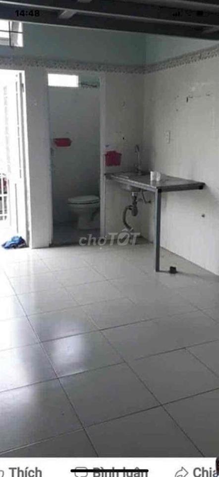 cho thuê phòng ban công thoáng mát, gần UTE, HUB