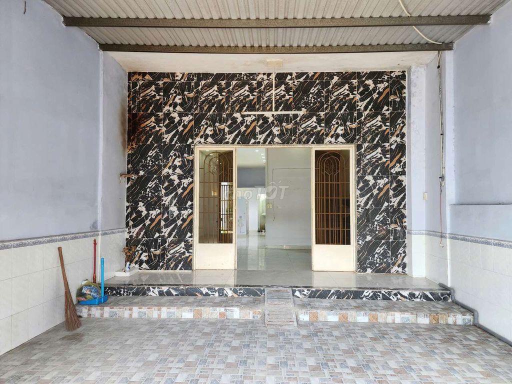 Bán đất ở kèm nhà cấp 4 - Bến Lức, Long An cũ