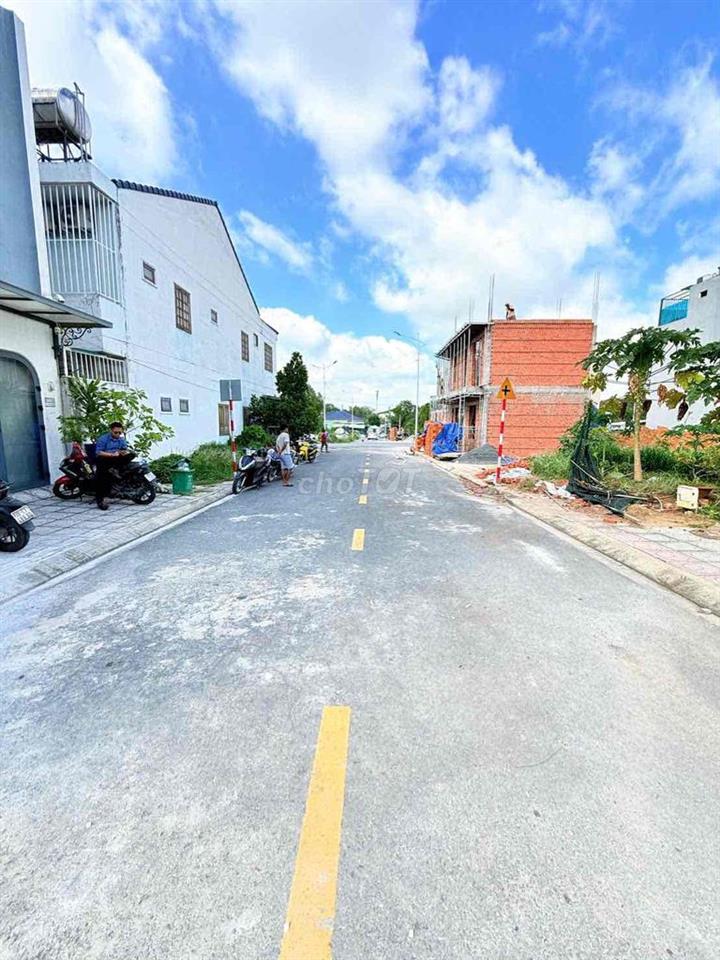 nhà phố full nột thất ngã tư hoà lân bình dương