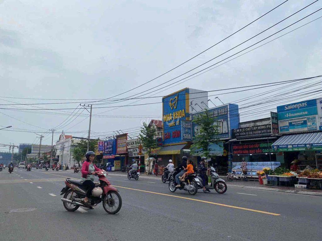 Bán đất tặng nhà cấp 4 kinh doanh tốt