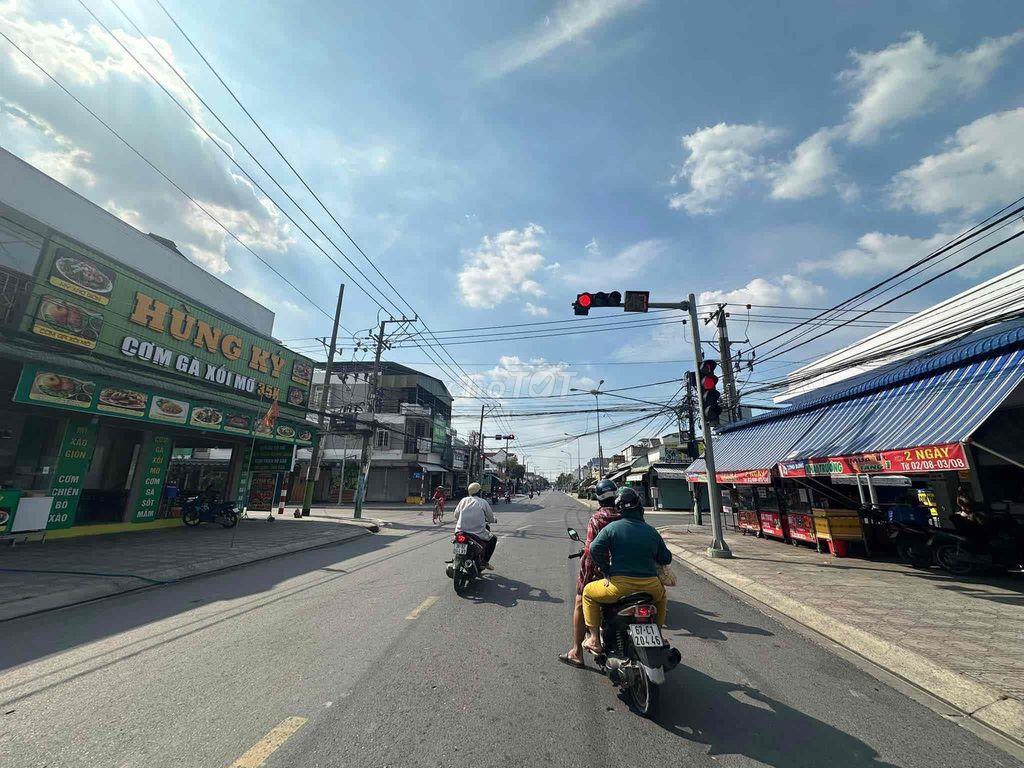 Bán đất tặng nhà cấp 4 kinh doanh tốt