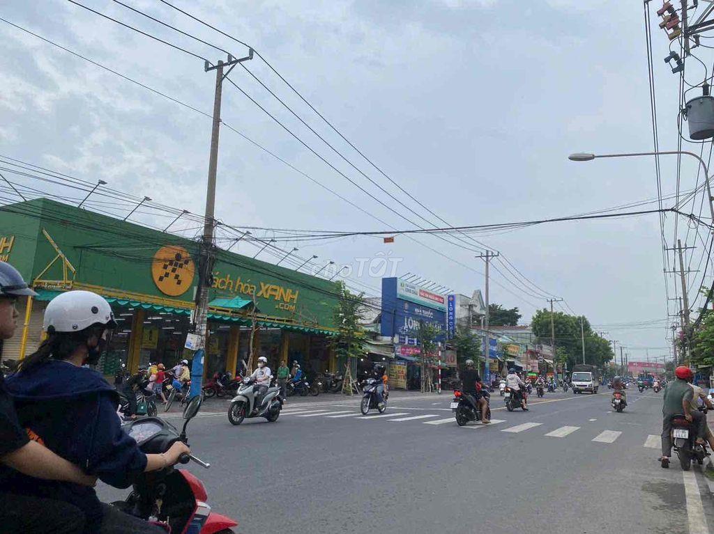 Bán đất tặng nhà cấp 4 kinh doanh tốt