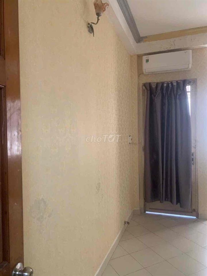 Cho nữ thuê phòng lầu 2 ( 3.5x 6m ) giá 4 triệu bao điện nước , nhà to