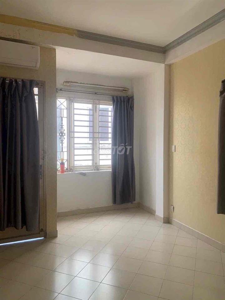 Cho nữ thuê phòng lầu 2 ( 3.5x 6m ) giá 4 triệu bao điện nước , nhà to