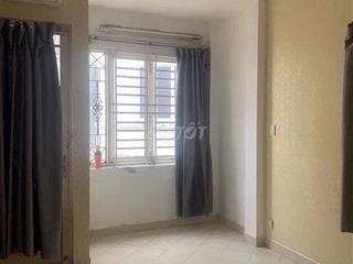 Cho nữ thuê phòng lầu 2 ( 3.5x 6m ) giá 4 triệu bao điện nước , nhà to