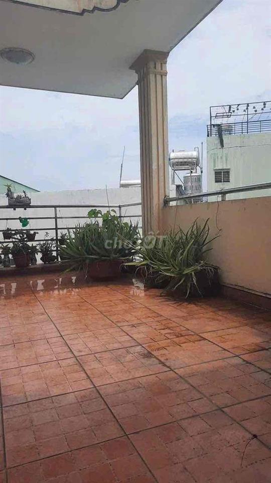 Cho nữ thuê phòng lầu 2 ( 3.5x 6m ) giá 4 triệu bao điện nước , nhà to
