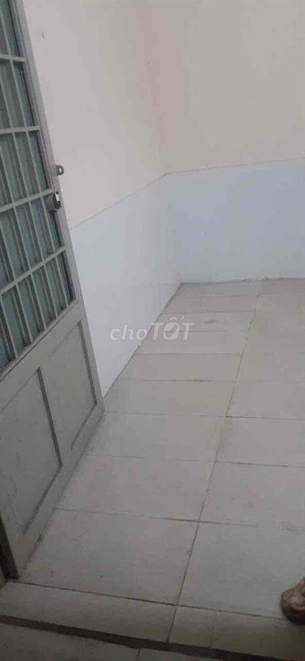 phòng trọ gần  đường lộ lớn , trường học cách ga mêtrô 500m