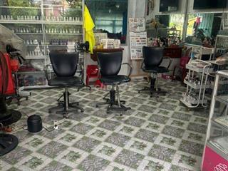 Sáng tiệm nail và tóc