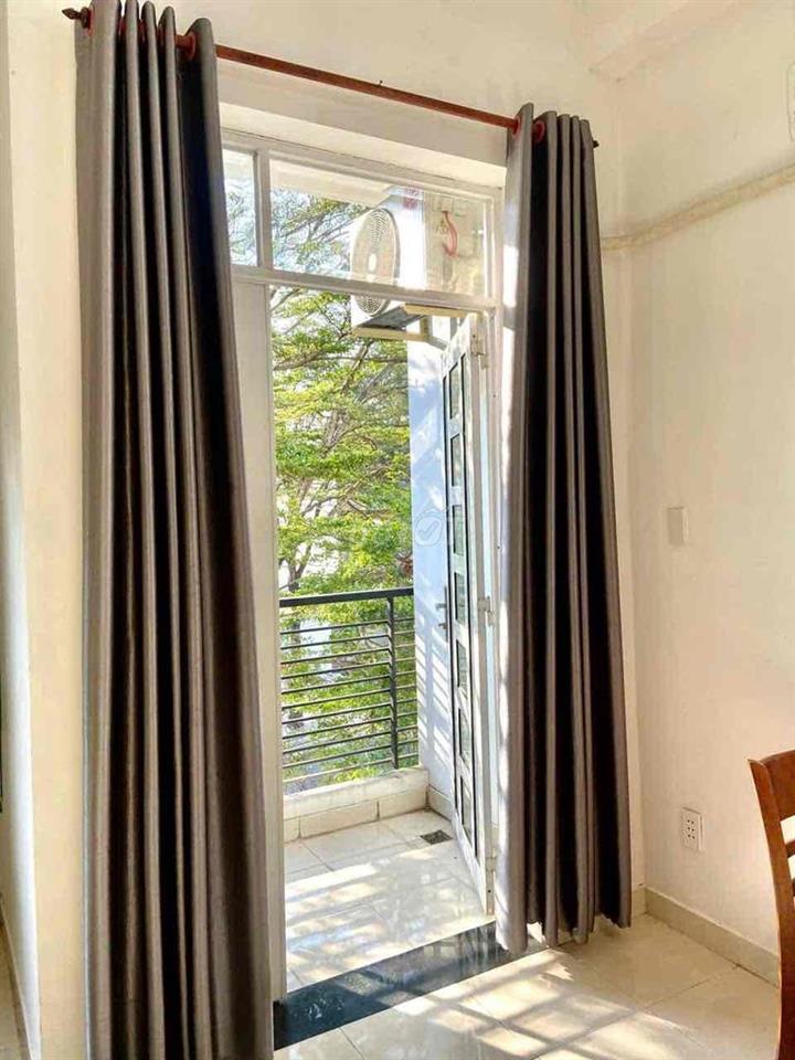 STUDIO BAN CÔNG - TRỐNG SẴN - GẦN UEH VHU