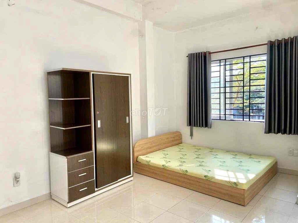 STUDIO BAN CÔNG - TRỐNG SẴN - GẦN UEH VHU