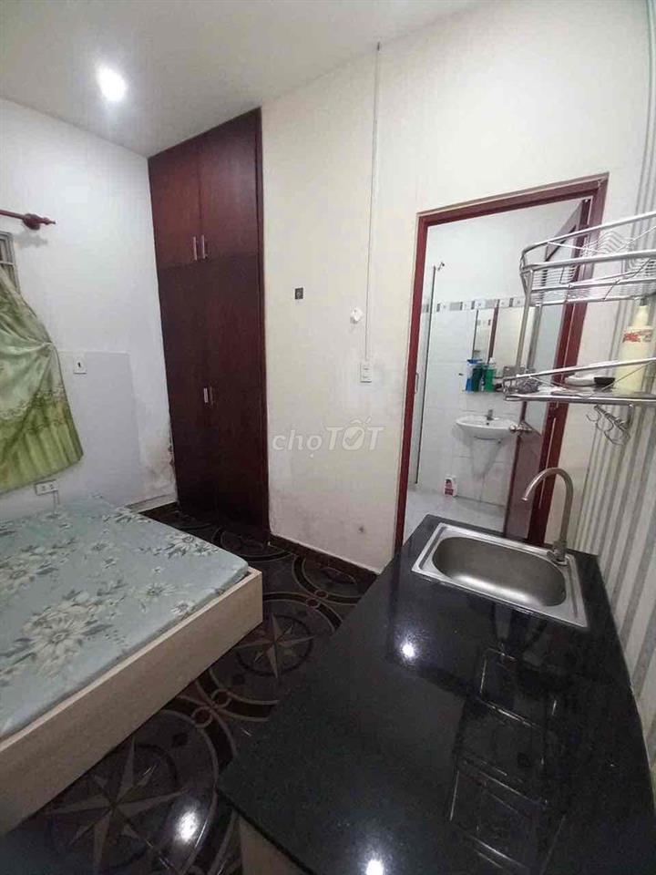 phòng full nội thất 3tr7- máy lạnh tủ lạnh - ra vào bằng vân tay