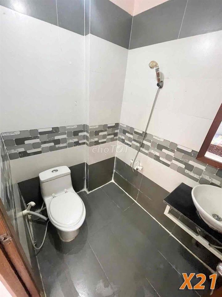 CHO THUÊ PHÒNG CỬA SỔ TRỜI NGAY DƯƠNG QUẢNG HÀM