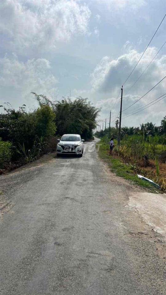 E cần bán gấp lô đất , đường quốc lộ 839 , vào đường nhựa 5m , ,ấp 4 m