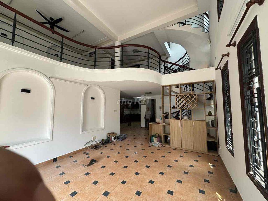 Cho thuê nhà biệt thự  2 mặt tiền đường 200m2(10x20) n