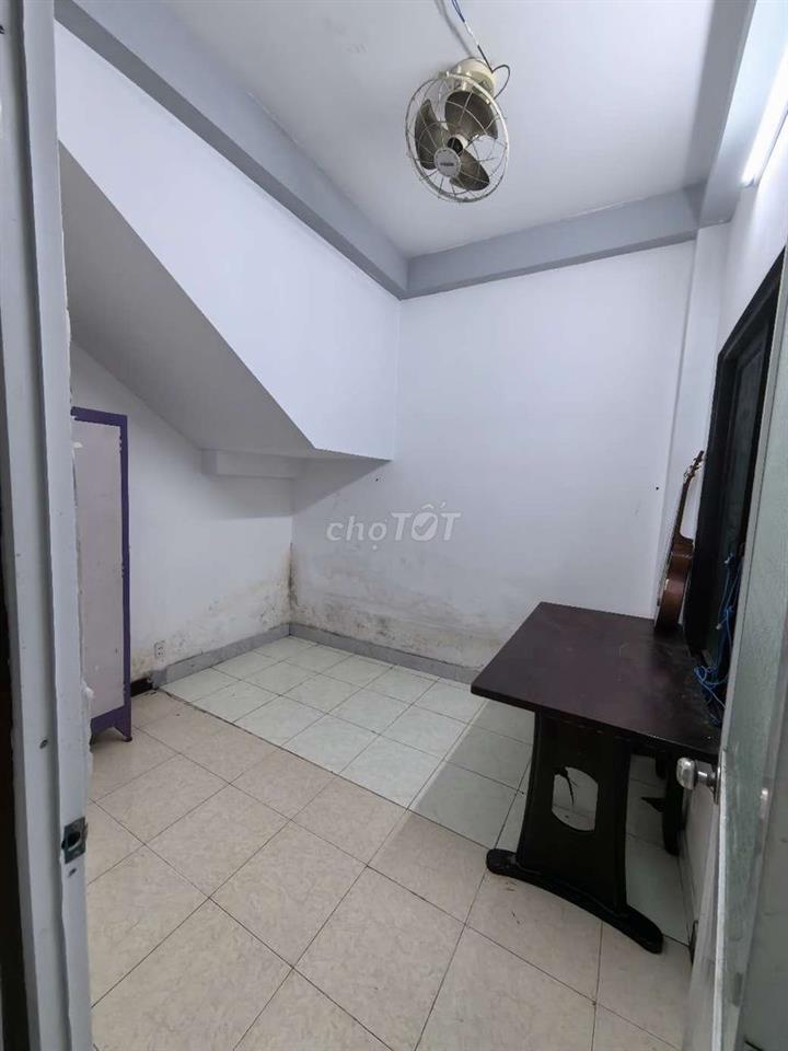 Cho thuê nhà hẻm xe hơi đường số 4
