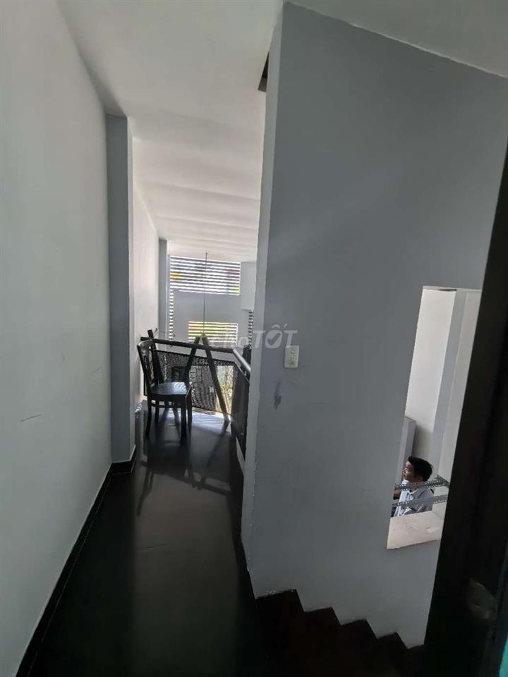 Cho thuê nhà hẻm xe hơi đường số 4