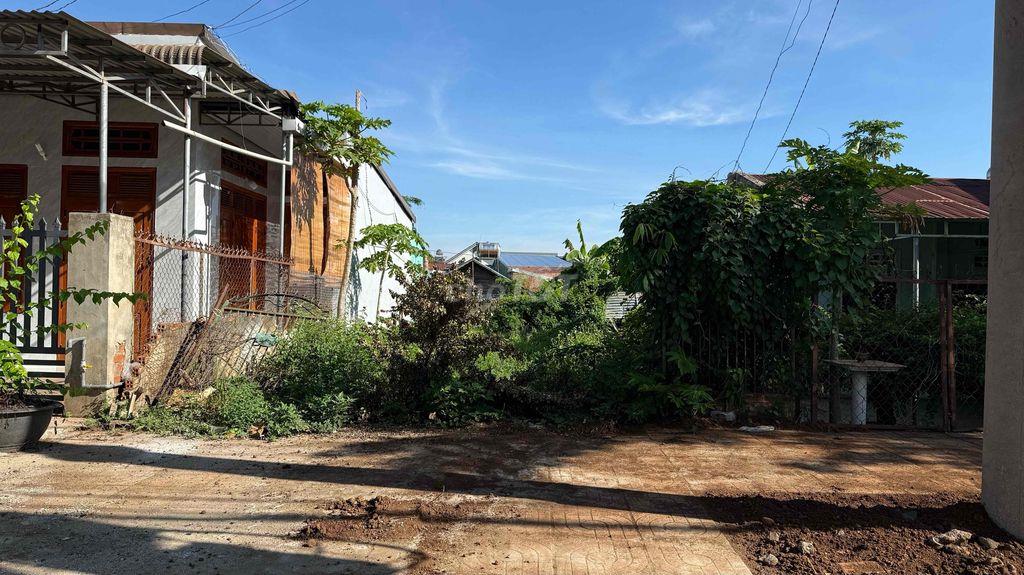 Chính chủ bán Đất mặt tiền 180m2 Nơ Trang Gưh