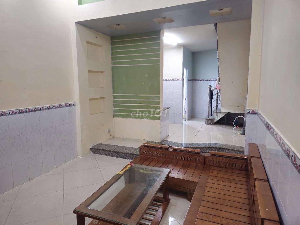 Cho thuê nhà 1 trệt 1 lầu 3 phòng ngủ sạch sẽ, hẻm huỳnh tấn phát