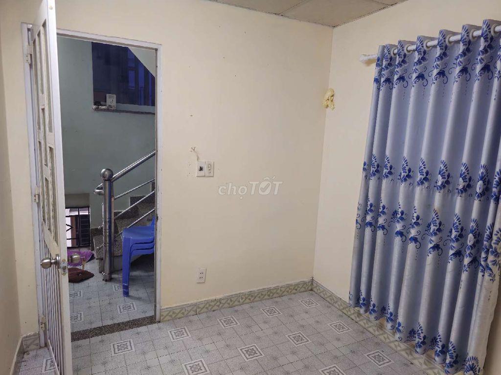 Cho thuê nhà 1 trệt 1 lầu 3 phòng ngủ sạch sẽ, hẻm huỳnh tấn phát