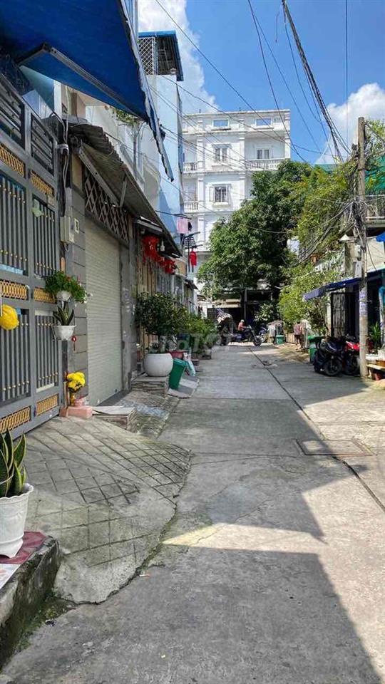 Bán nhà 4,5m x 16m  lửng Hẻm 6m khu cao tầng. Hương lộ 2 Bình Tân