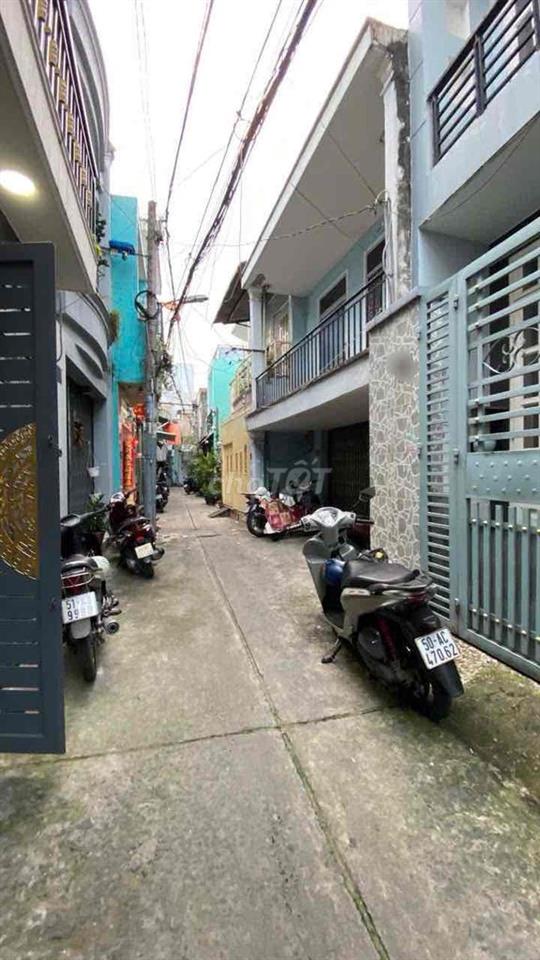 Nhà chủ bán. Hẻm 1/ Đường số 12  gần chợ Bình long 4m x12m đúc 3 tầng