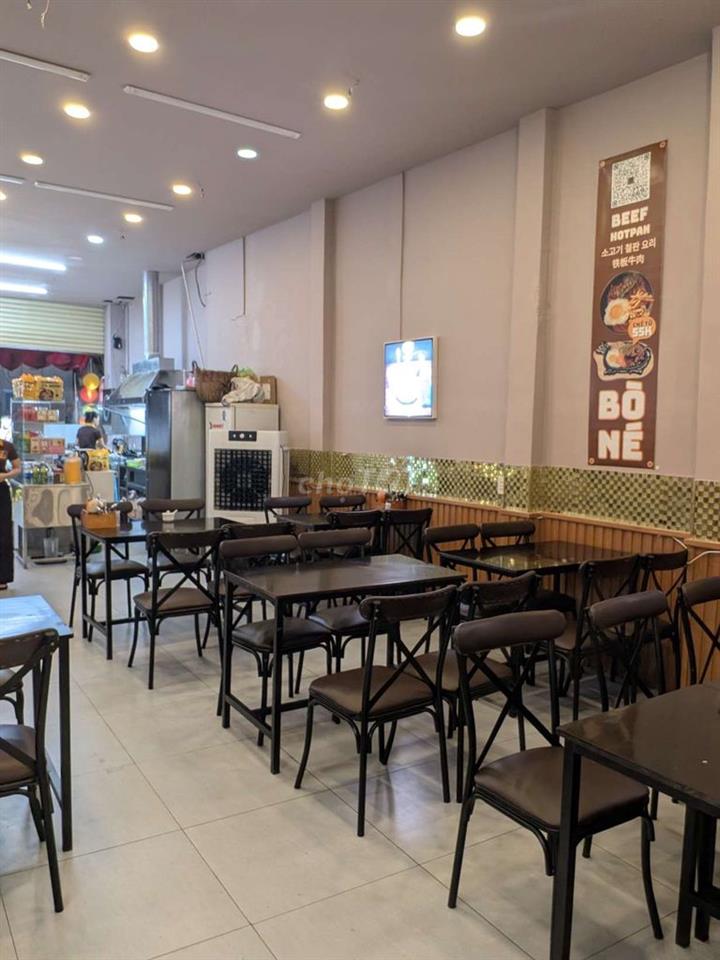 Mặt tiền nguyên căn sẵn quán, vào bán có doanh thu liền.