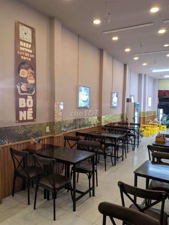 Mặt tiền nguyên căn sẵn quán, vào bán có doanh thu liền.