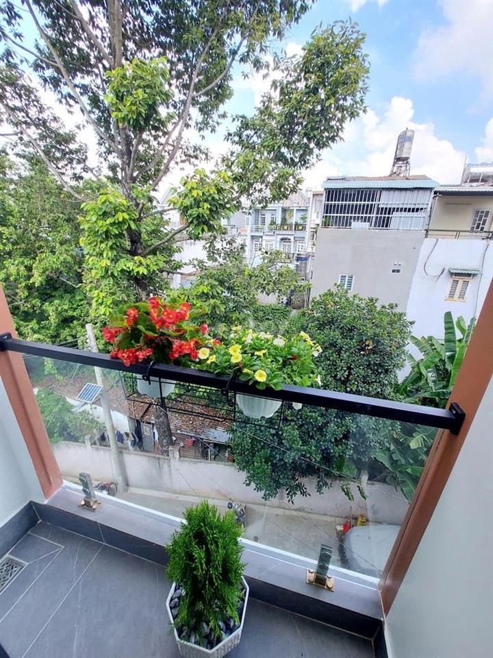 Đang ngộp cần ra đi gấp