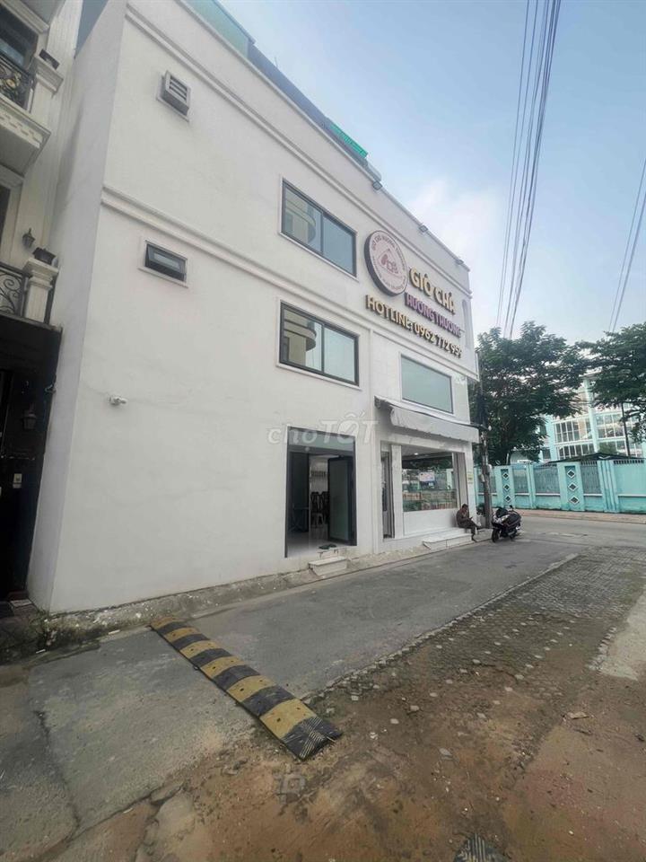 đối diện trường học, thuận buôn bán kinh doanh