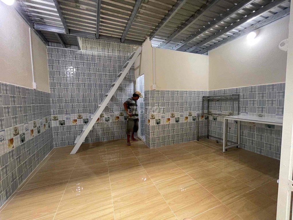 Nhà nhỏ 4x5, 1 lầu bê tông đúc suốt ở Phan Anh gần ngã tư 4 xã.