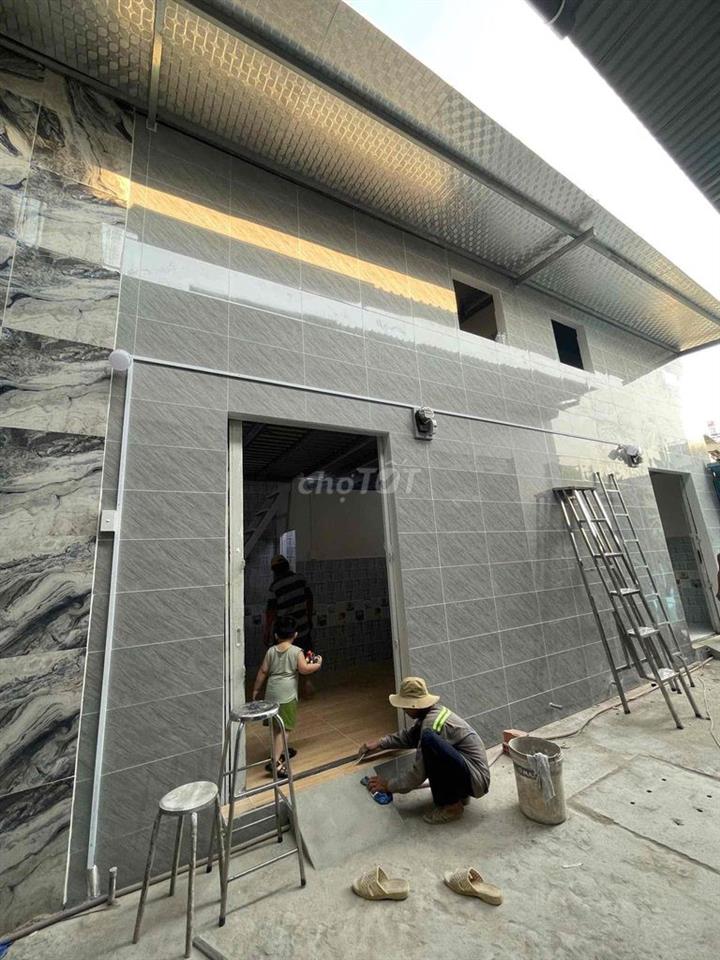 Nhà nhỏ 4x5, 1 lầu bê tông đúc suốt ở Phan Anh gần ngã tư 4 xã.