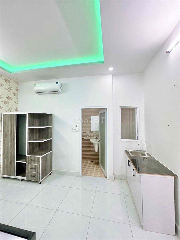 PHÒNG BAN CÔNG CỬA THOÁNG MáT