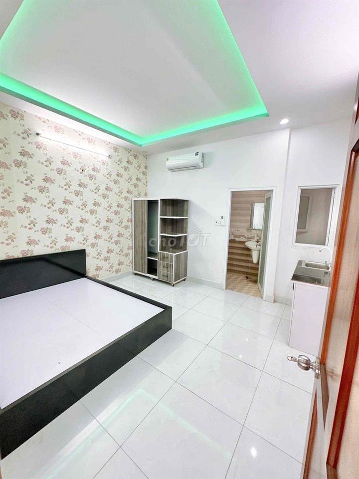 PHÒNG BAN CÔNG CỬA THOÁNG MáT