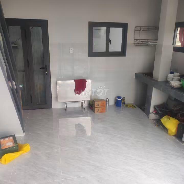 Cho thuê nhà mặt tiền bờ kè mới giá tốt