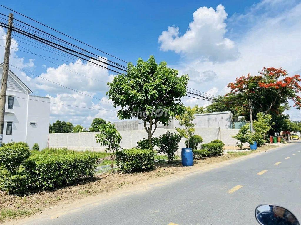 CHỦ KẸT TIỀN CẦN BÁN GẤP 212M2 LÔ ĐẤT MẶT TIỀN 